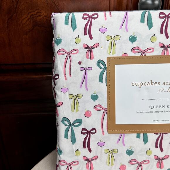 Cupcakes and Cashmere Queen Sheet Set Christmas Bows Ornaments Holiday NEW - Picture 4 of 8